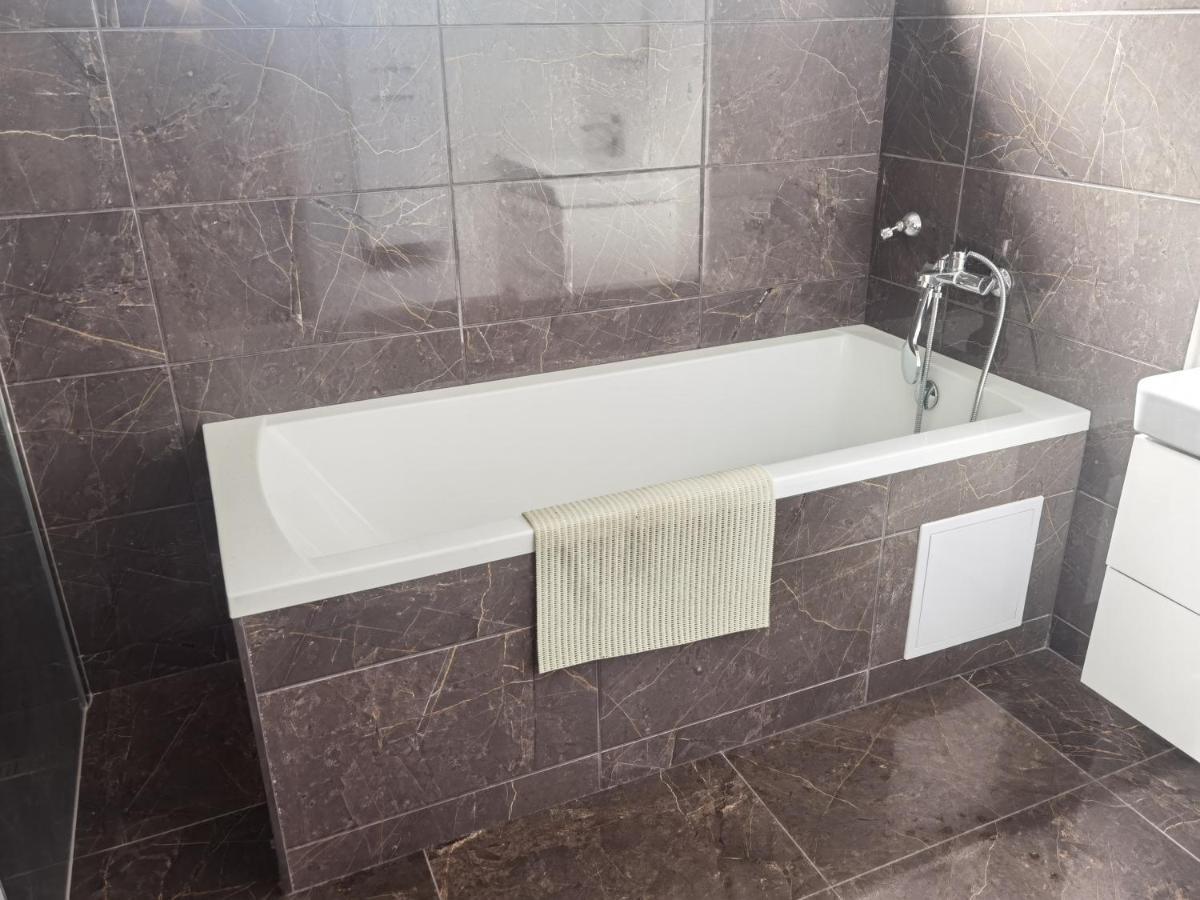 Sunset House Piestany Cervena Veza Apartment Banka Bagian luar foto